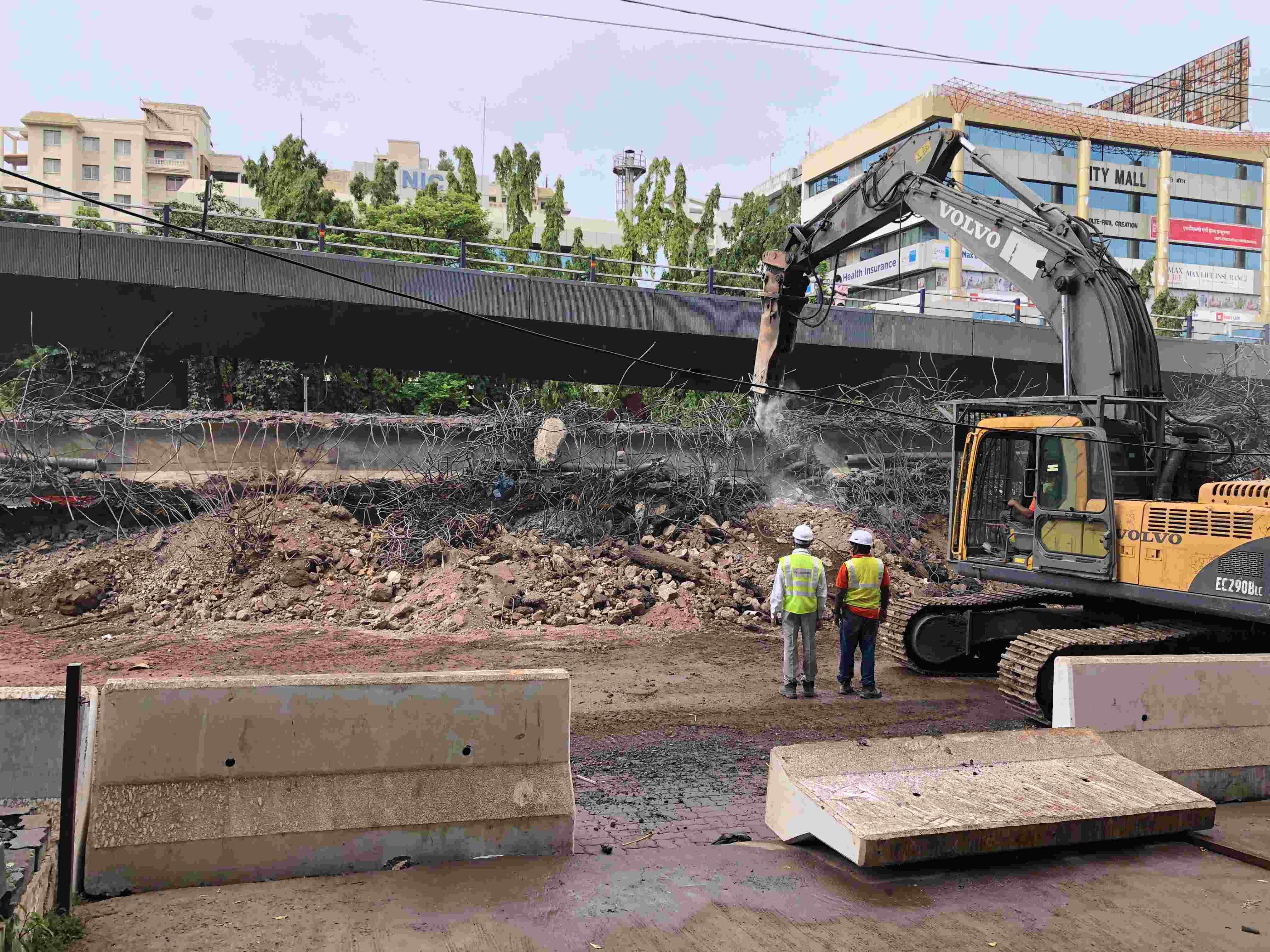 CONCRETE BREAKING